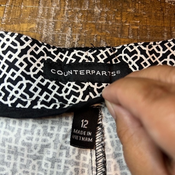 Counterparts Capris Monochrome Geometric Pants - Picture 7 of 11